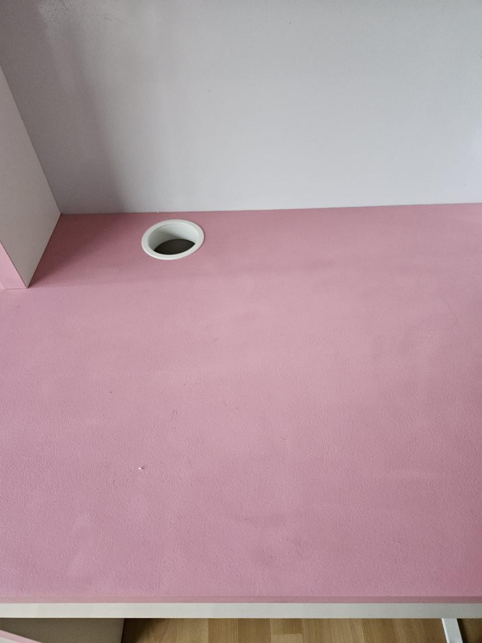 Bureau roze/wit geschilderd