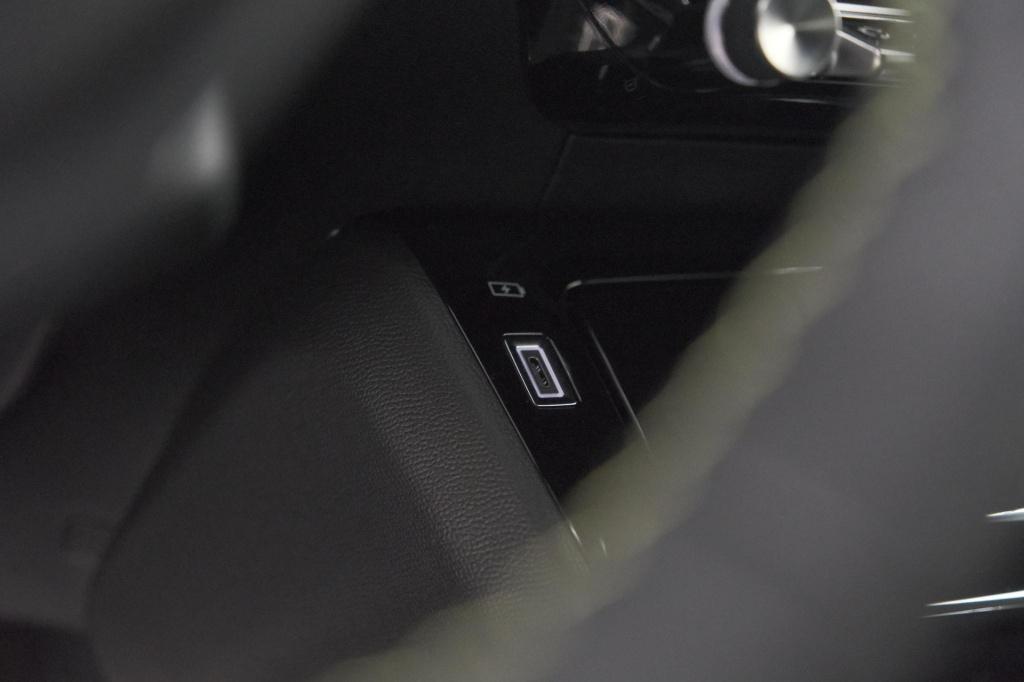 Peugeot E-2008 ev gt 54 kwh | 11 kw lader | warmtepomp | camera | alcantara