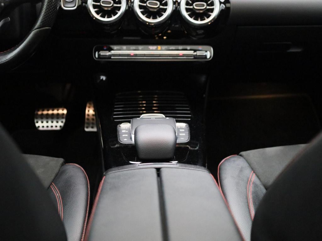 Mercedes-Benz A-Klasse limousine a 250 e amg line | automaat | panoramadak 