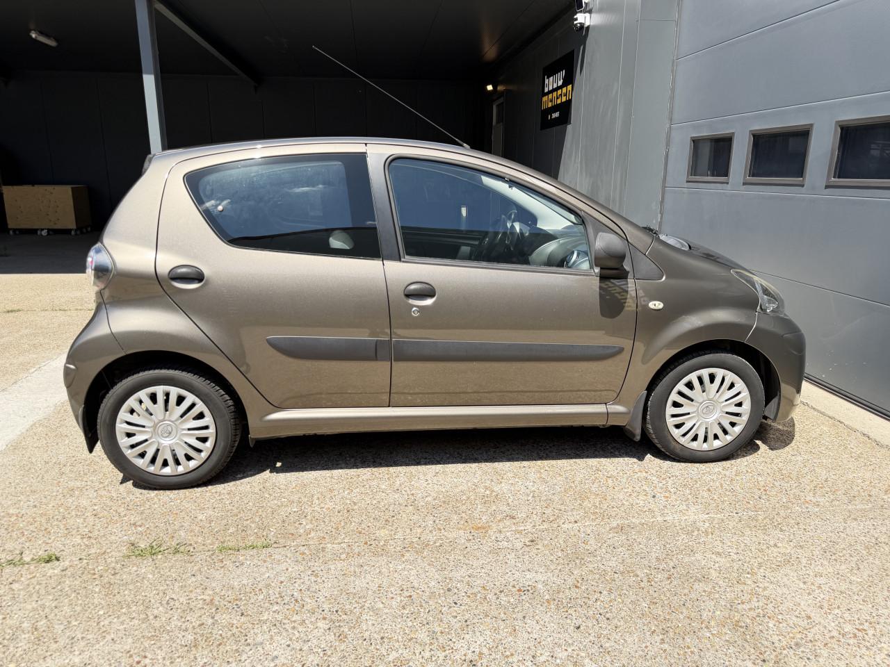 Toyota Aygo 1.0 12V Vvt-i 5DRS 2012 Bruin  Airco Apk Nap Navi