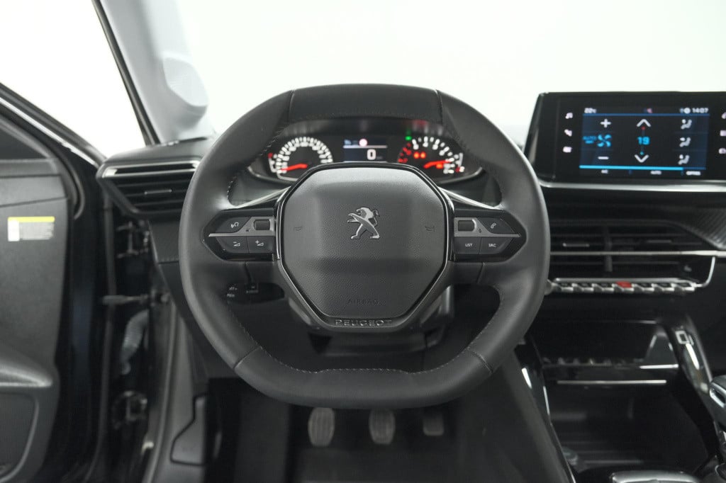 Peugeot 208 puretech 100 allure pack | camera | apple carplay | stoelverwar