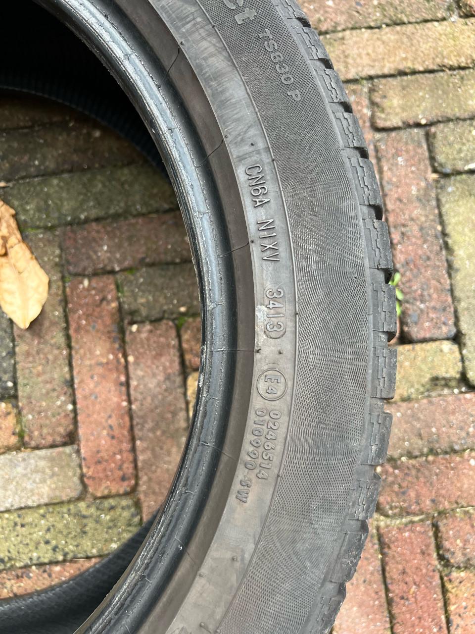 Continental winterbanden TS 830 215/50/17