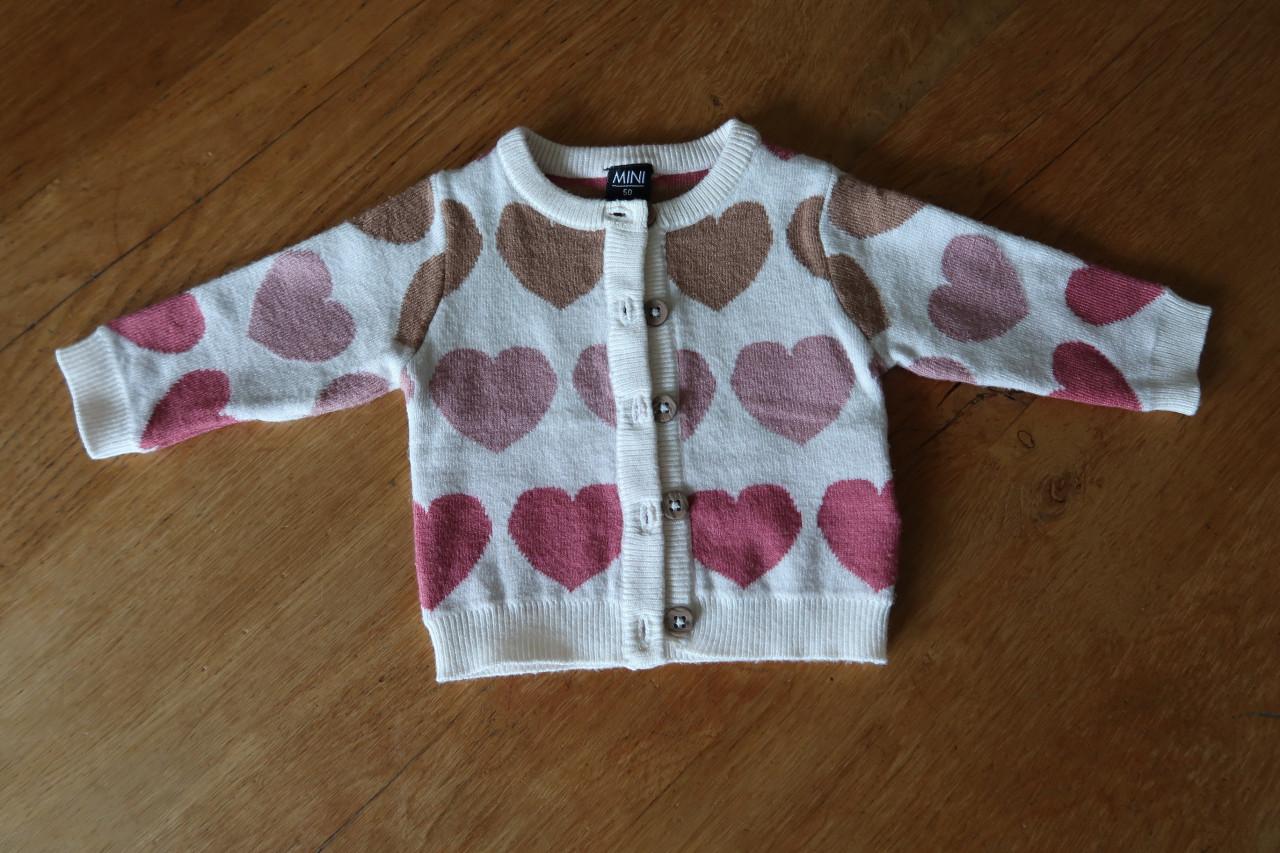 Kleding setje, maatje 56 in paars €2,- + Baby vestje maatje 50 voor €1,-
