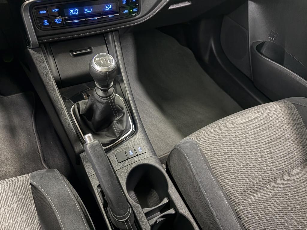 Toyota Auris 1.2t volcano edition