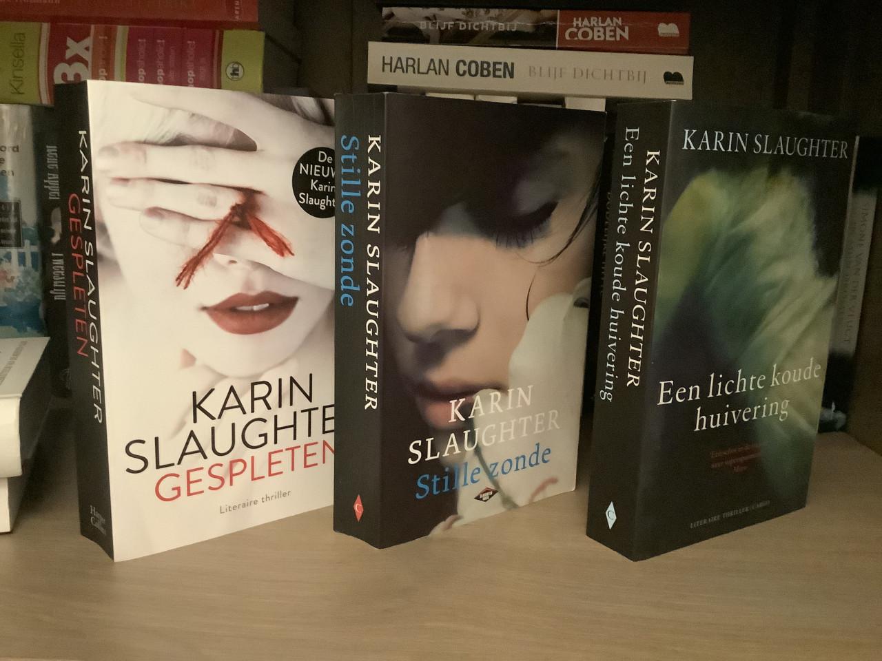 Opruiming van een stapel boeken, roman, thriller van alles wat.