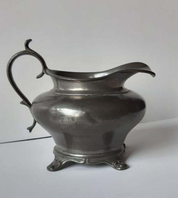 Schenkkannetje tin  ↑ 11,5 cm., Ø 7 cm