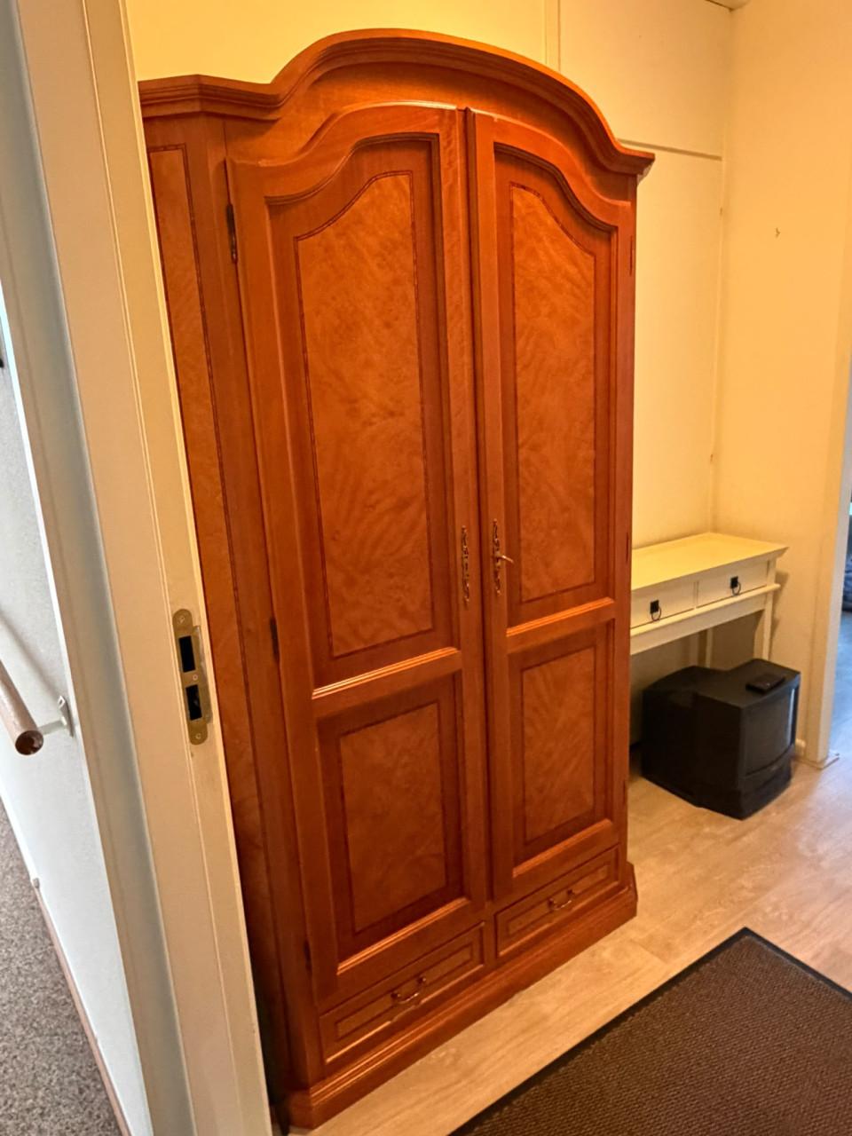 Massiefhouten kast