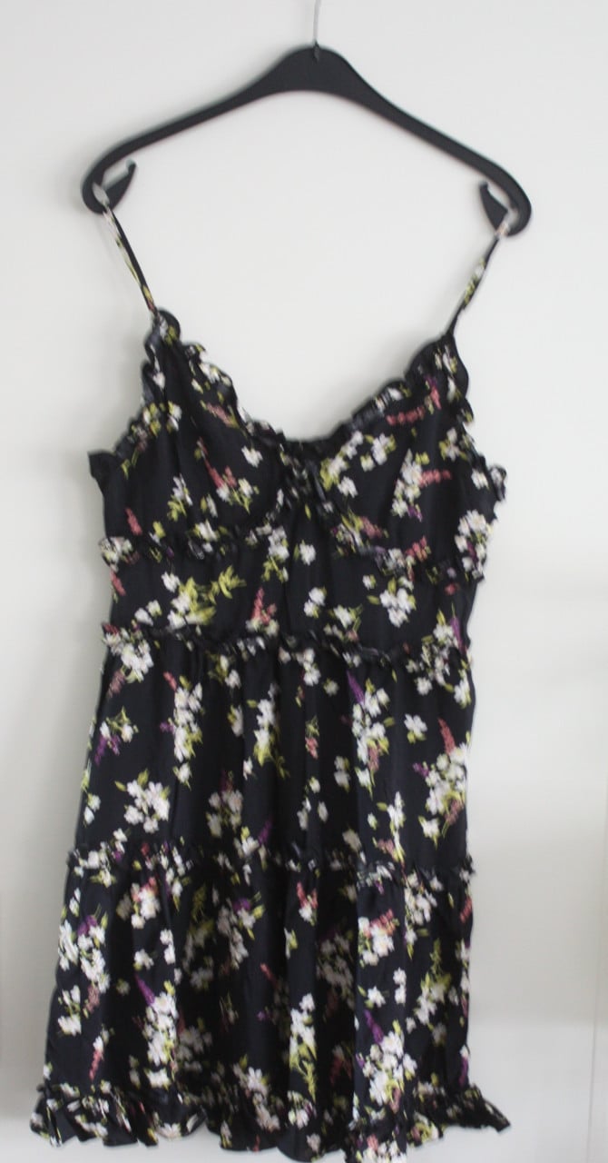 Zwarte jurk met bloemen print maat m