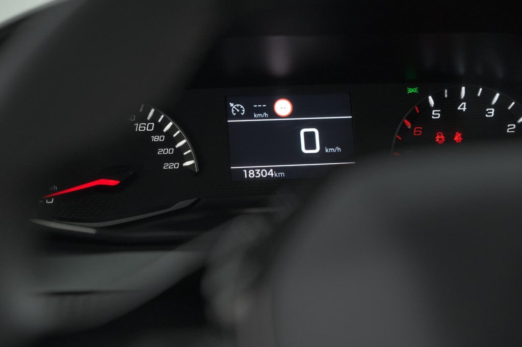 Peugeot 208 puretech 100 allure pack | camera | apple carplay | stoelverwar