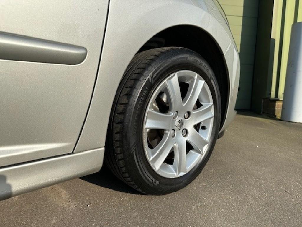 Peugeot 207 1.6 vti xs pack automaat