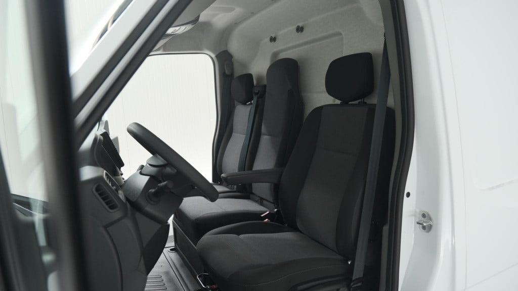 Renault Master t33 2.3 dci 135 l2h2 comfort | direct leverbaar | navigatie 