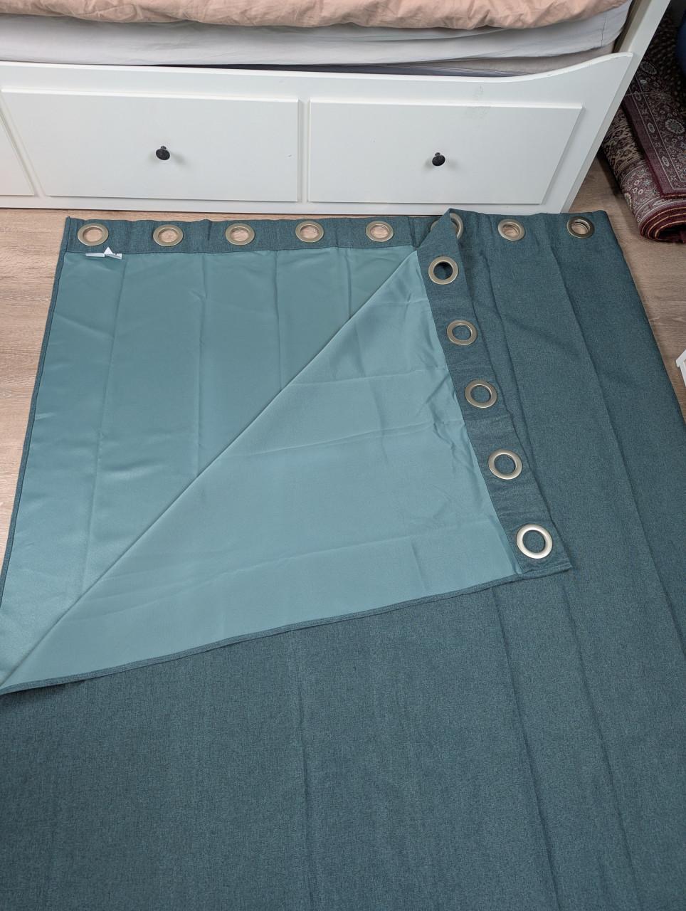 2 donkergroene verduisterende gordijnen - 410cm breed