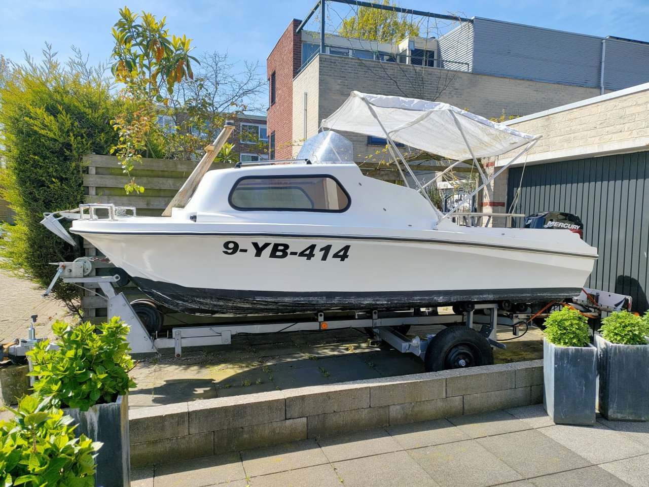 Kajuitboot (Jeanneau) 40 pk Mercury met Riba trailer