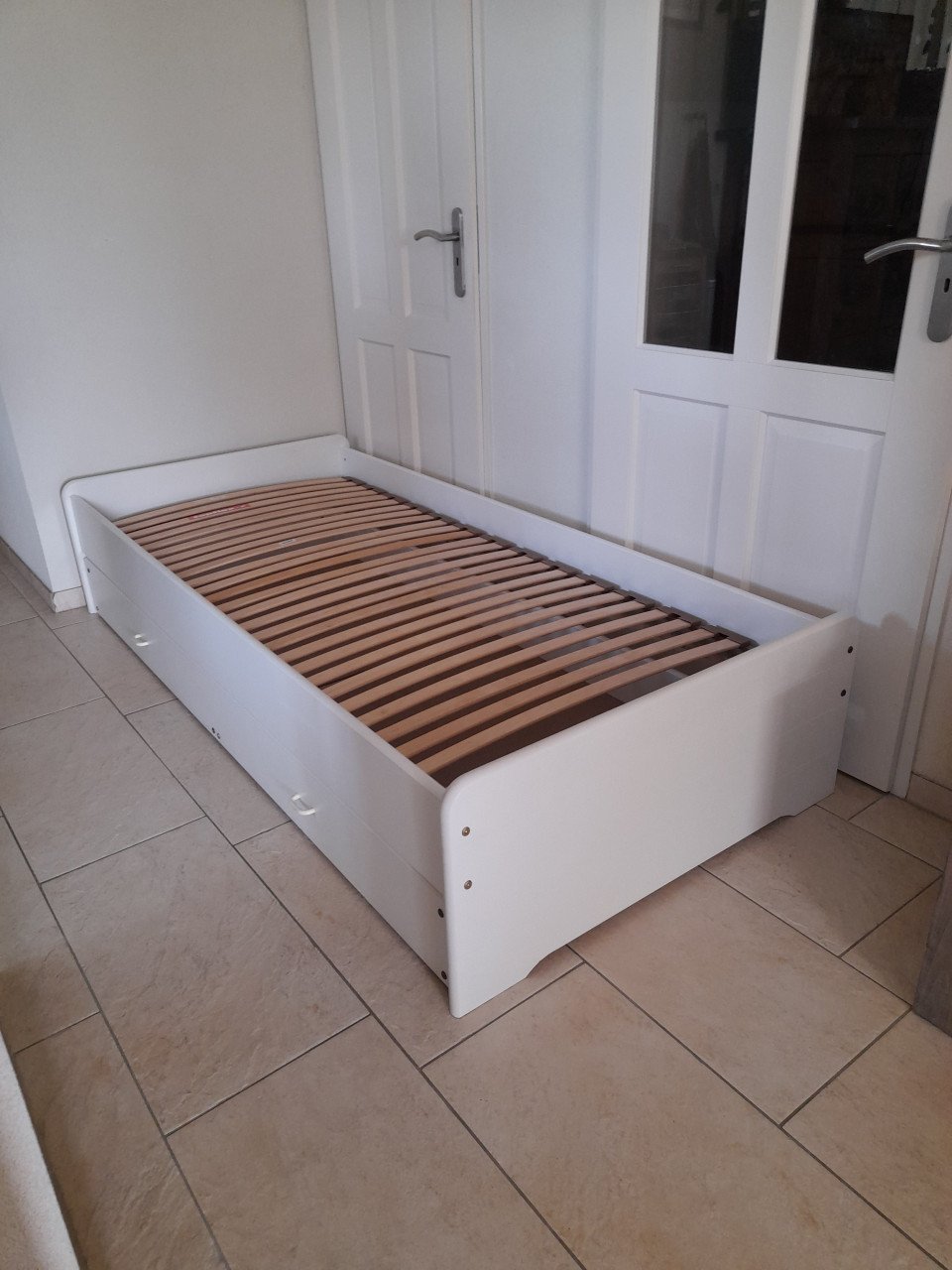 1 persoons bed met lade (in goede staat ) 90 x 200 GERESERVEERD