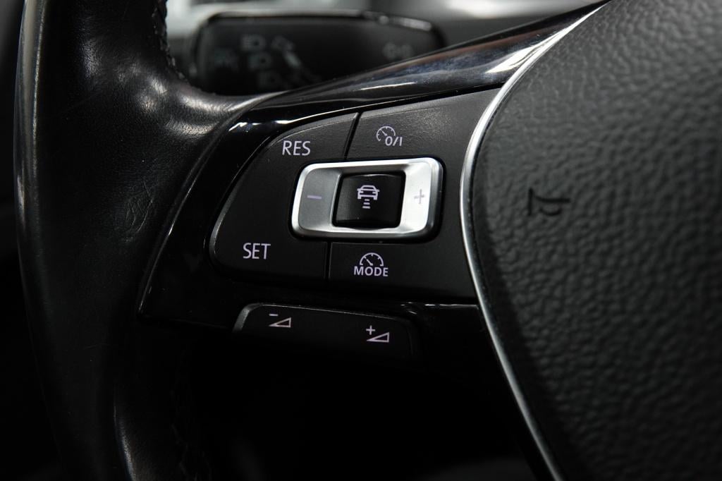Volkswagen Golf 1.2 tsi highline | acc | pdc | stoelverw. |