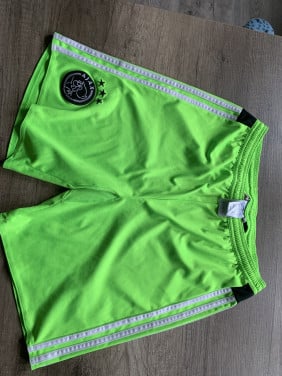 Neongroen voetbalbroekje adidas Ajax mt 176 15/16 jr