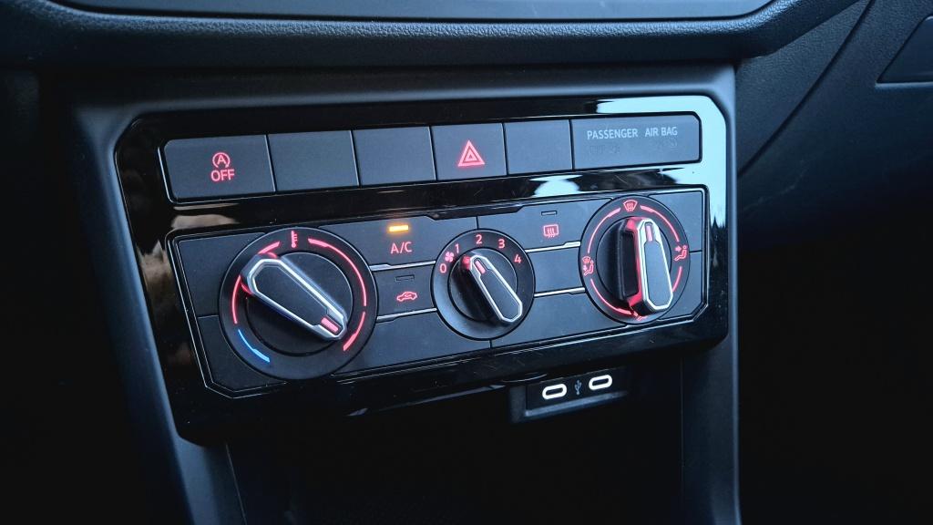 Volkswagen T-cross 1.0 tsi life | blind spot | acc | airco | lm-velgen