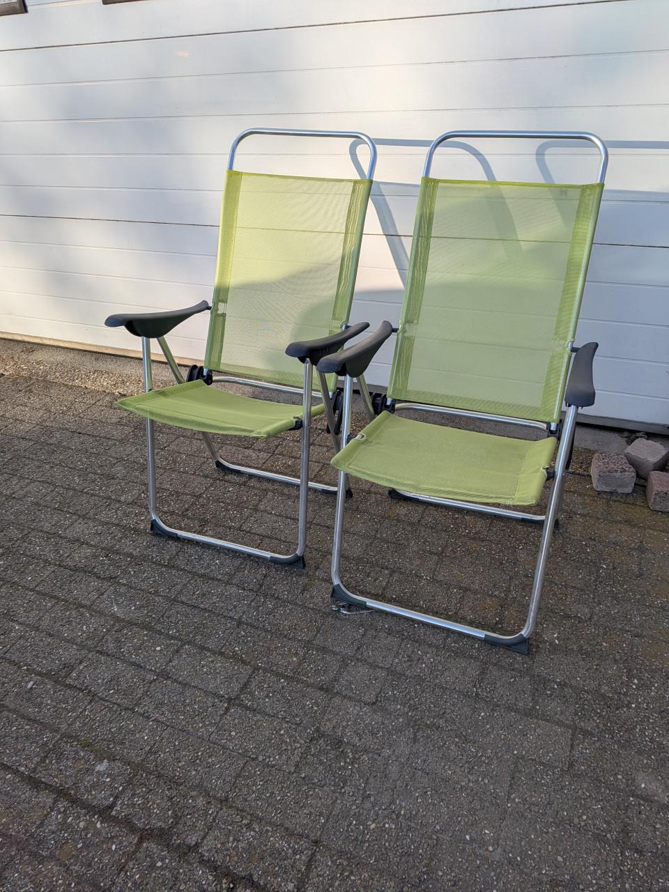 2 verstelbare tuinstoelen