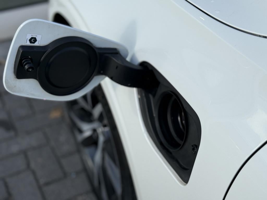 Volvo V60 t6 340pk recharge r-design| panodak| adap.cruise| 360camera| awd