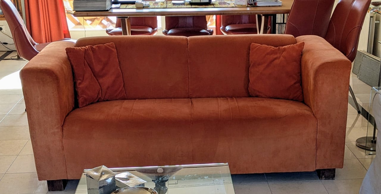 Vintage 2-zitsbank oranje ribcord. Gratis op te halen.