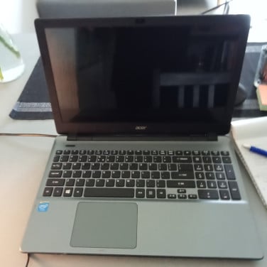 Te koop, laptop,Acer met dvd speler.