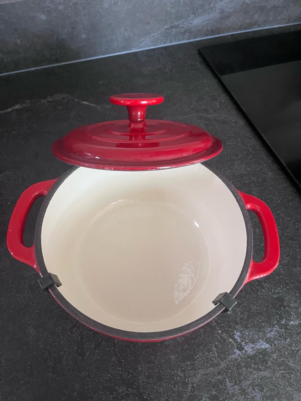 Gietijzeren braadpannen met deksel (2 stuks, 1 grotere en 1 kleinere)