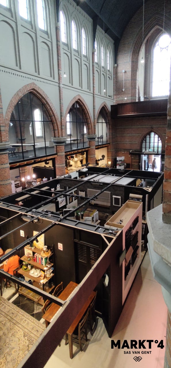 Winkelruimte te huur in de Cuyperskerk. (Markt 4 Sas van Gent)