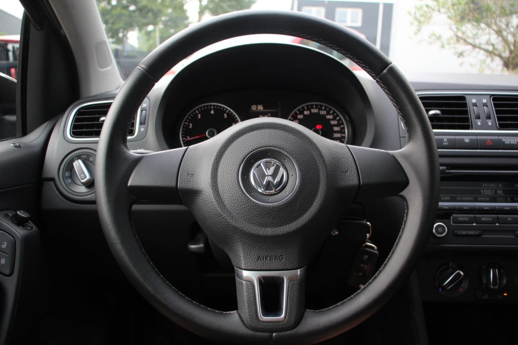 Volkswagen Polo 1.2 tsi highline - trekhaak - stoel verw - schuifkanteldak 
