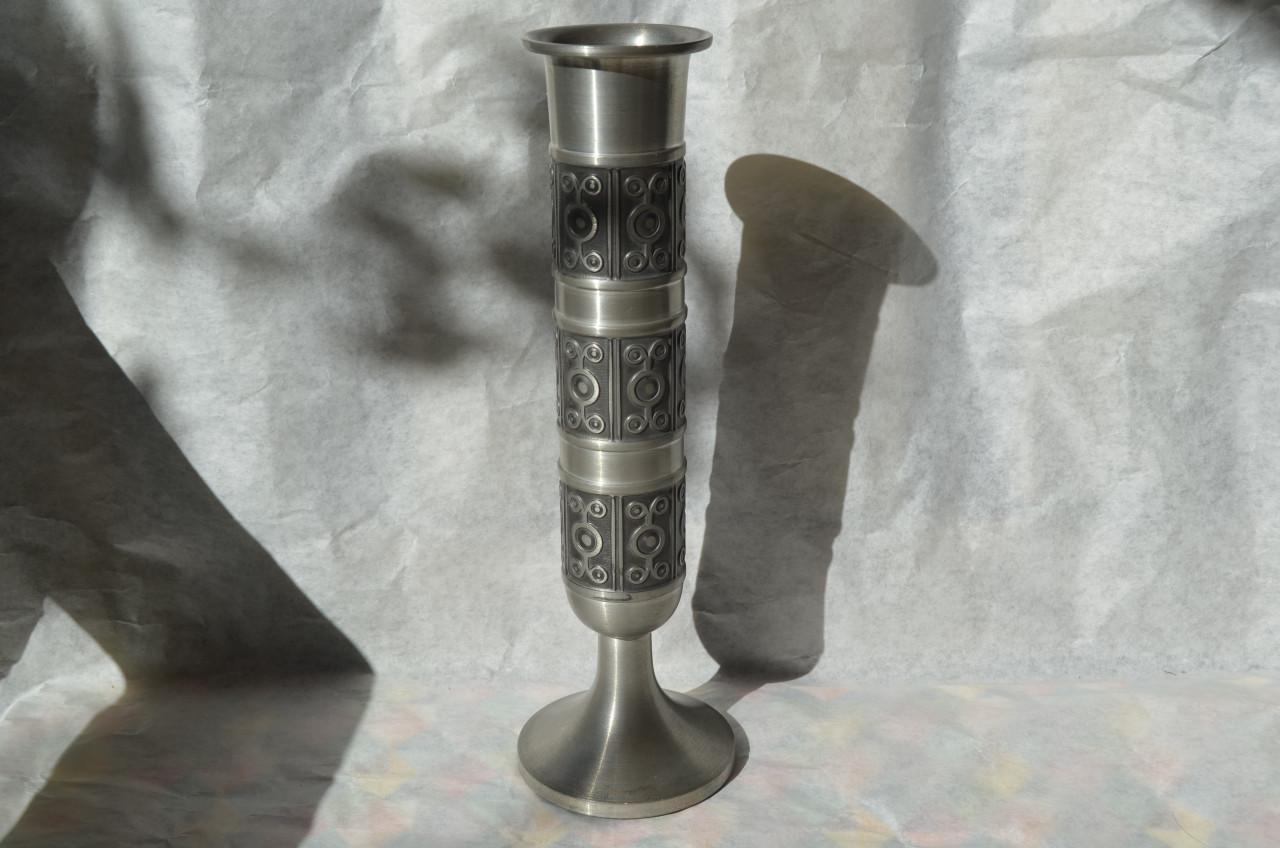 Mooi tinnen designvaasje Scandinavië.