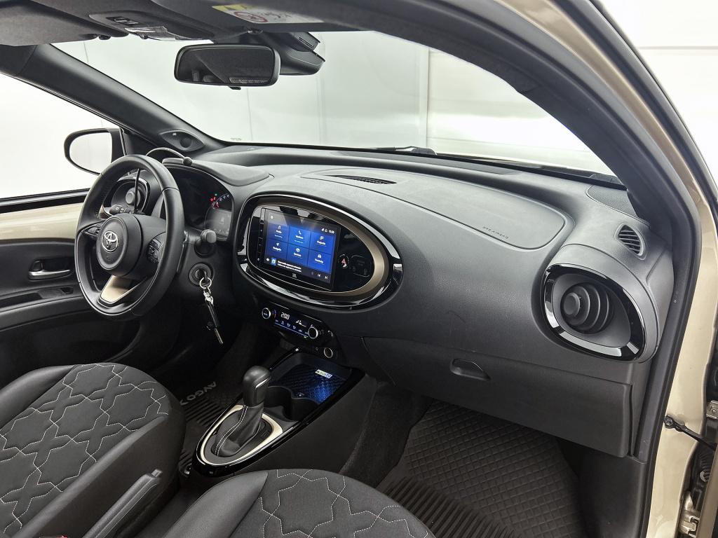 Toyota Aygo x 1.0 vvt-i s-cvt envy automaat | navigatie | jbl soundsystem |
