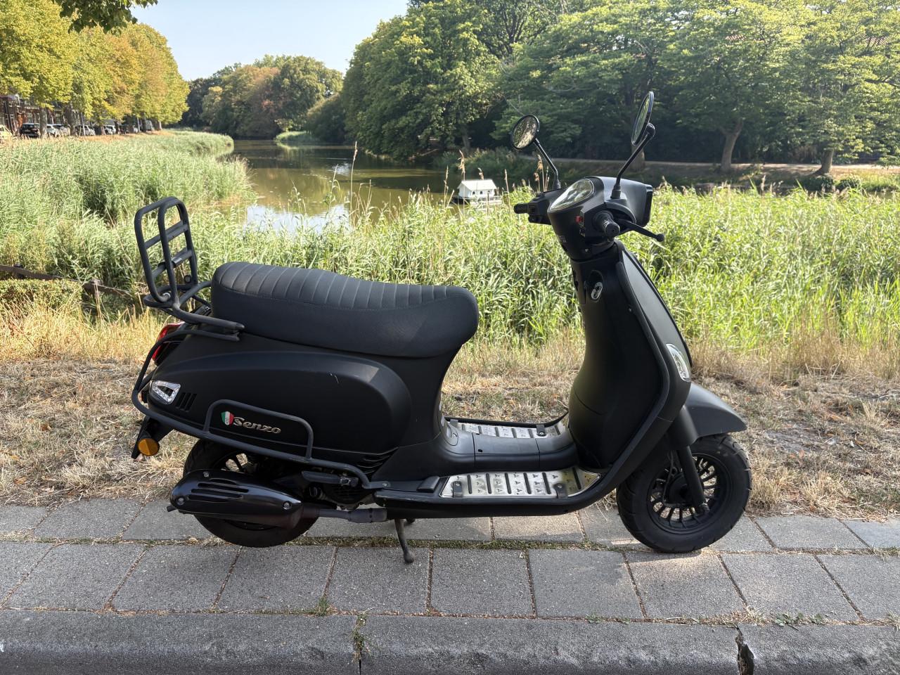 Senzo Rivalux S scooter