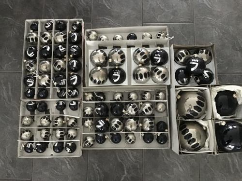 Kerstballen, donkerblauw/grijs/zilver, mondgeblazen en handbeschilderd