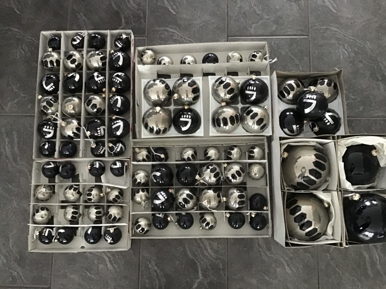 Kerstballen, donkerblauw/grijs/zilver, mondgeblazen en handbeschilderd