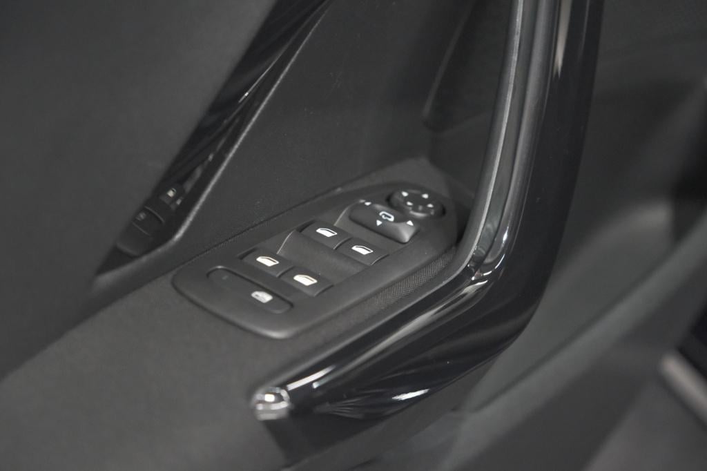 Peugeot 208 puretech 110 tech edition | camera | apple carplay | parkeersen