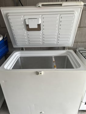 Zo goed als nieuwe vrieskist 100x60x85 bdh. Vriezer inhoud 180 liter