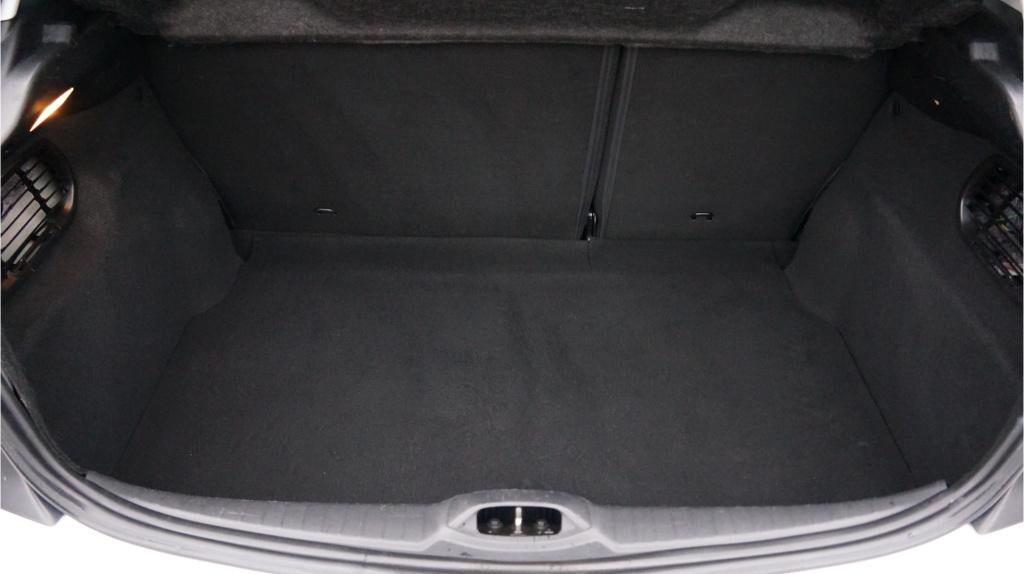 Peugeot 208 1.2 puretech signature rijklaar incl garantie