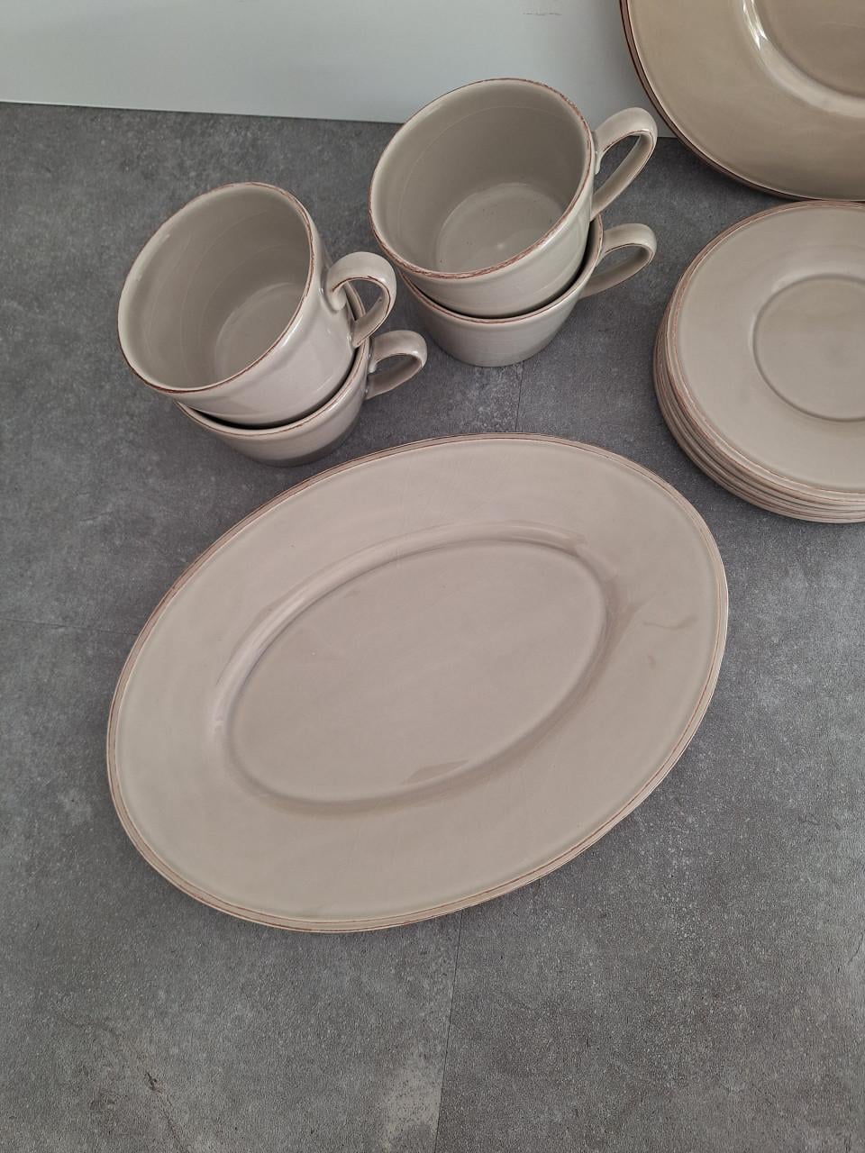 Mooi servies set, beige, theepot, kopjes, schalen
