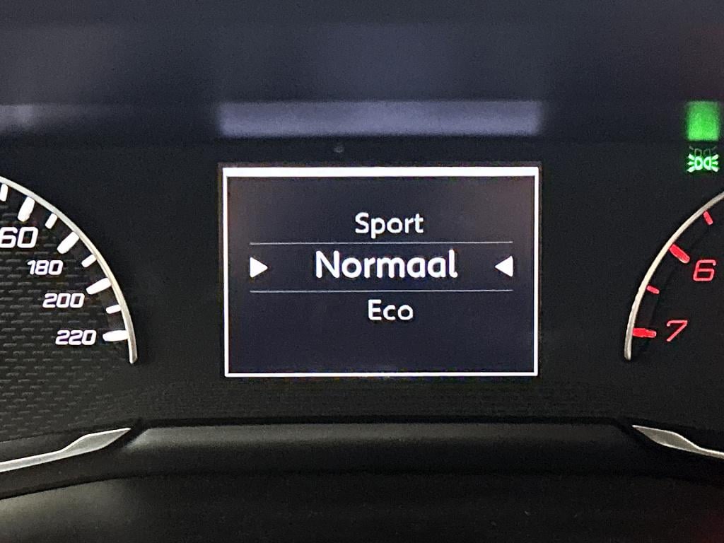 Peugeot 208 100 pk automaat allure pack | rijklaar | keyless entry | camera