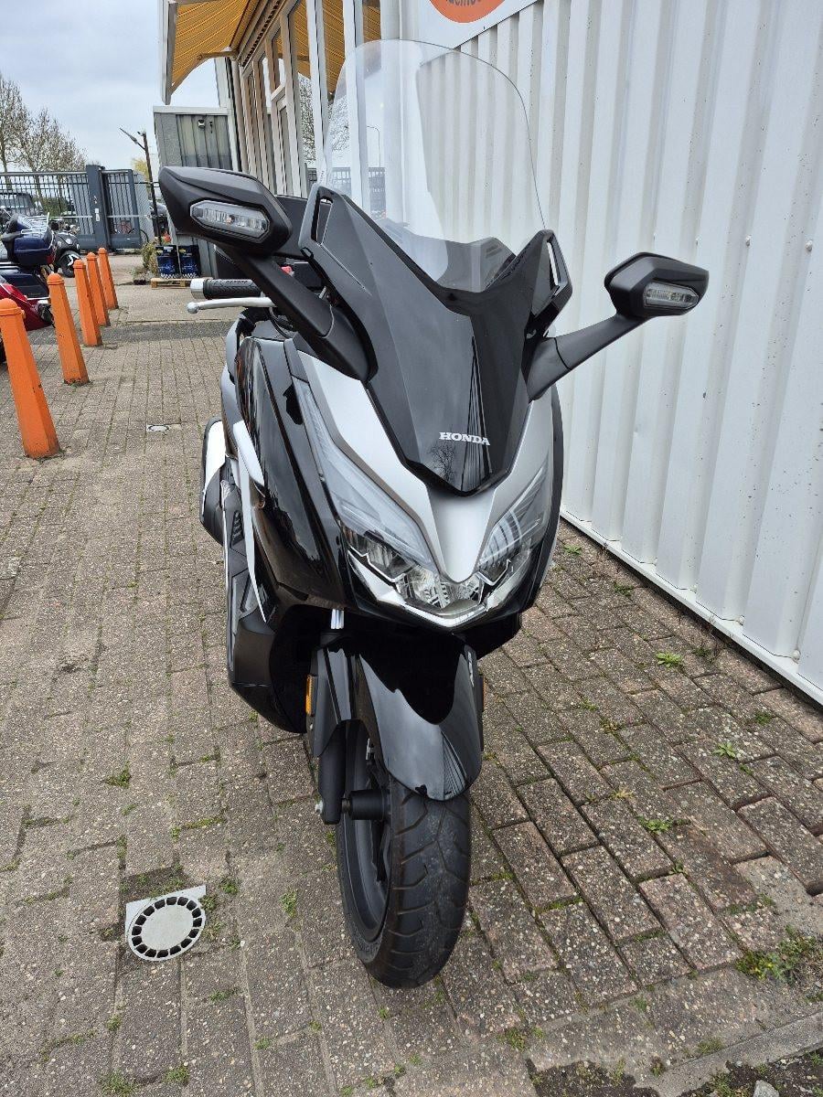 Honda Forza 300 motorscooter uit 2021