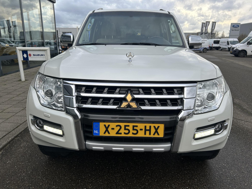 Mitsubishi Pajero 3.8 gls instyle mitsubishi pajero 3.8 di instyle