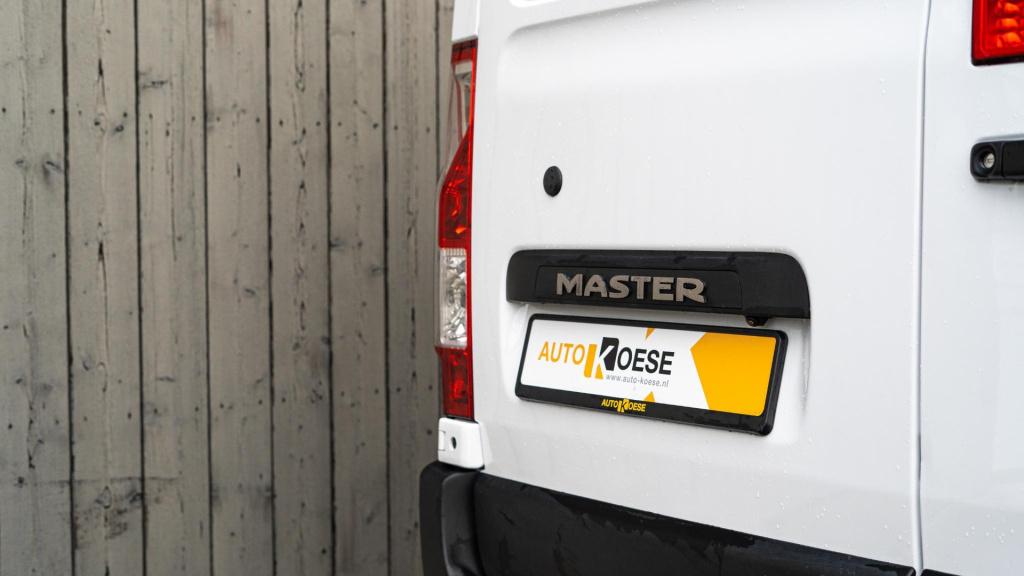 Renault Master t35 2.3 dci 135 l2h2 comfort | camera | vloerplaat | navigat