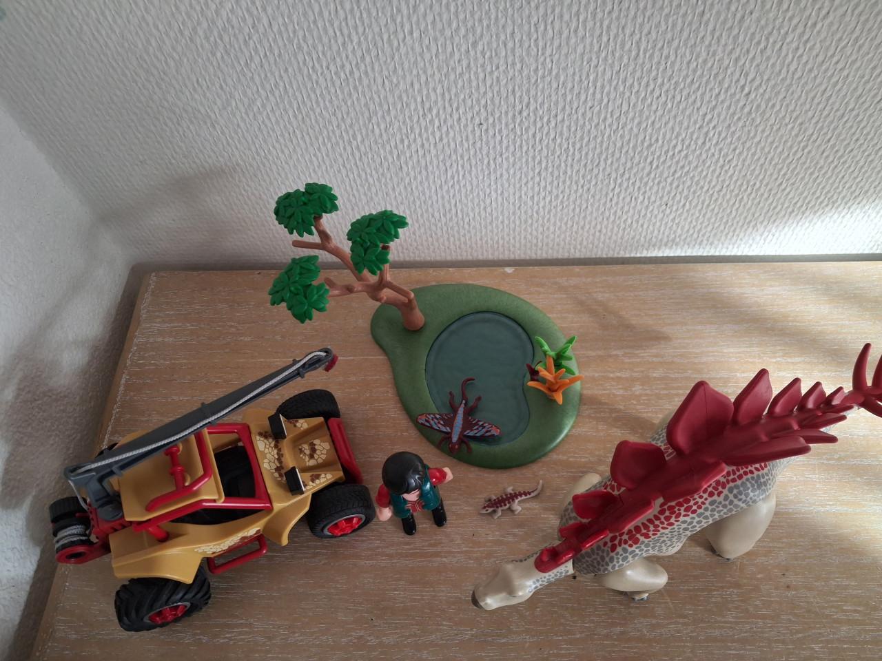Playmobil explorersvoertuig met stegosaurus setnr 9432