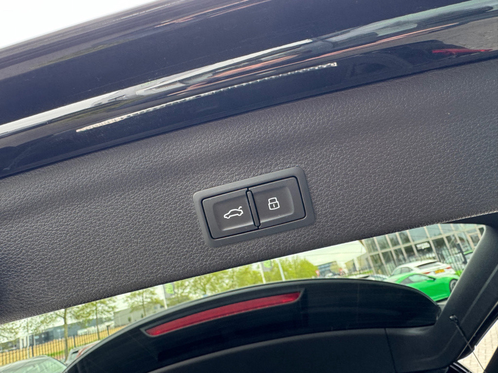 Audi Q3 35 tfsi 3x s-line * panoramadak * keyless * leer * camera