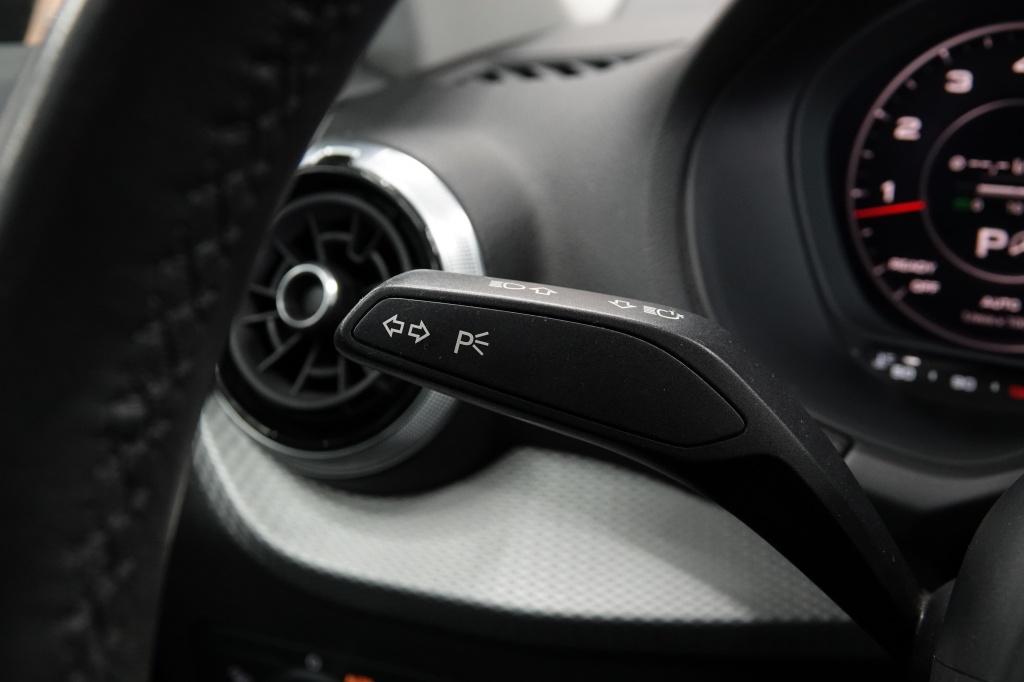 Audi Q2 1.5 tfsi | stoelverw. | trekhaak | camera | keyless |