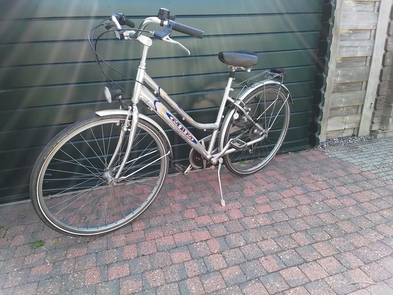 TE KOOP DAMESFIETS MET VERSNELLING