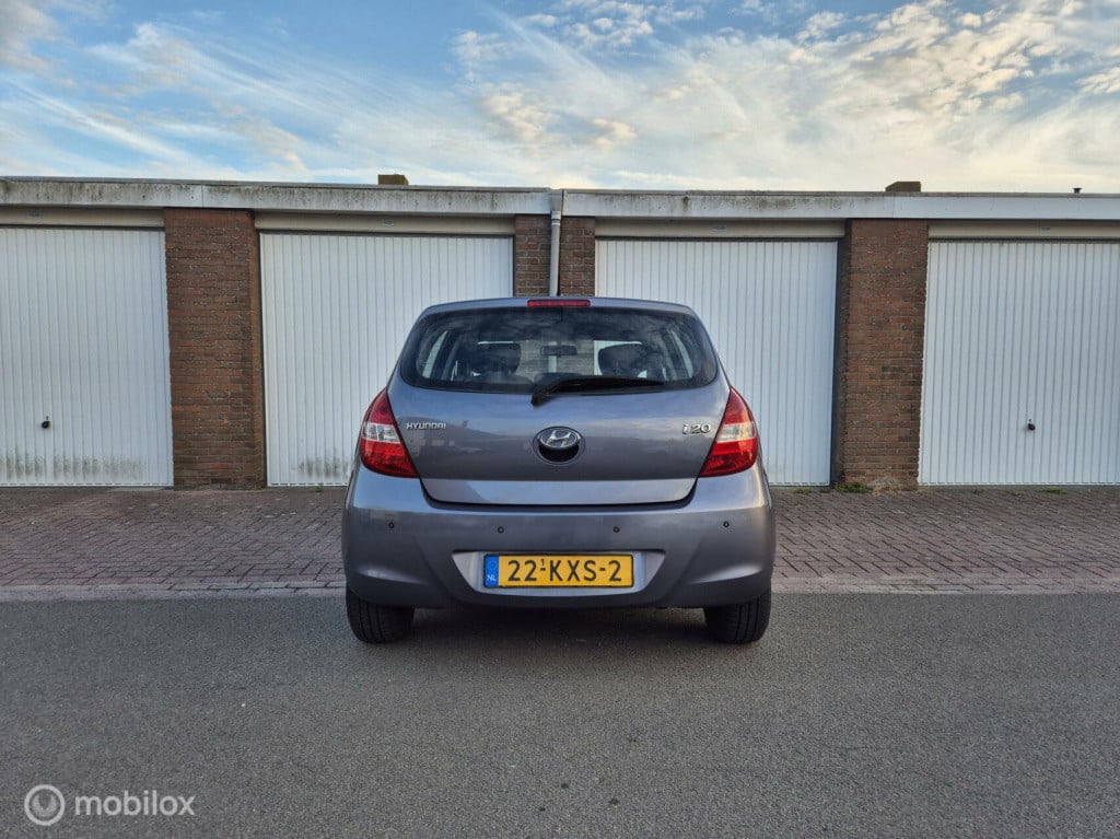 Hyundai I 20 1.2i dynamicversion / 5-deurs / dealeronderhouden/ airco / par
