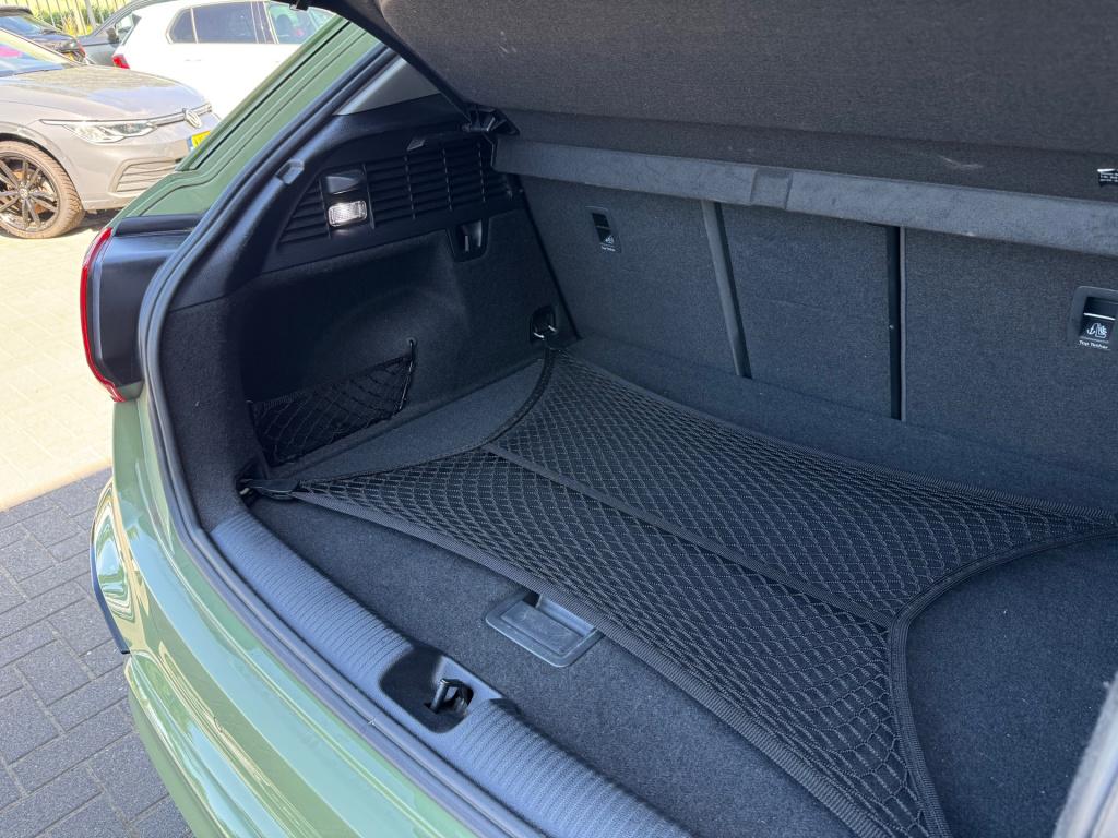 Audi Q2 35 tfsi s-line * keyless * virtual cockpit * stoelverwarming * carp