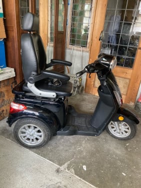 Snelle scootmobiel met nieuwe lithium accu’s en lader