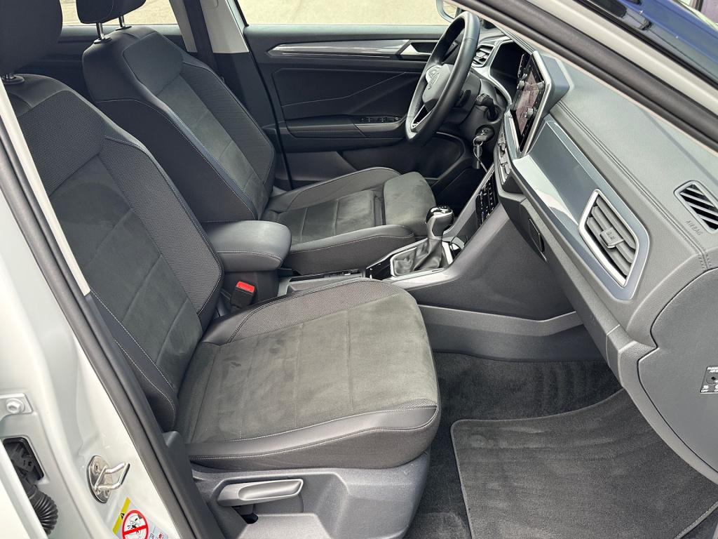 Volkswagen T-roc 1.5 tsi 150pk dsg style | trekhaak | navi | iq light | ada