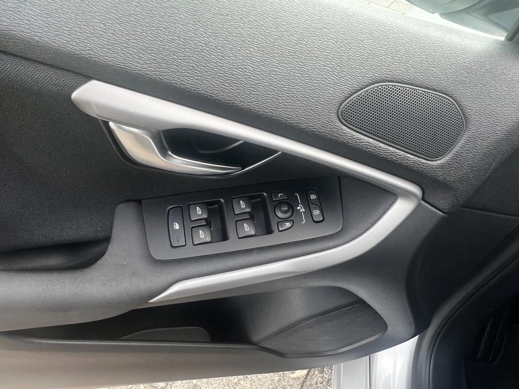 Volvo V40 2.0 t2 momentum, navi, afn. trekhaak enz...